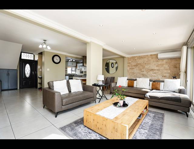 3 BEDROOM HOUSE FOR SALE IN SUNNINGDALE
